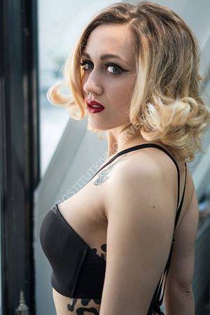Юля, метро Коломенская